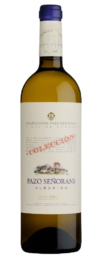Eine Flasche Pazo Señorans Albariño Wein mit blauem Kapsel und weißem Etikett.