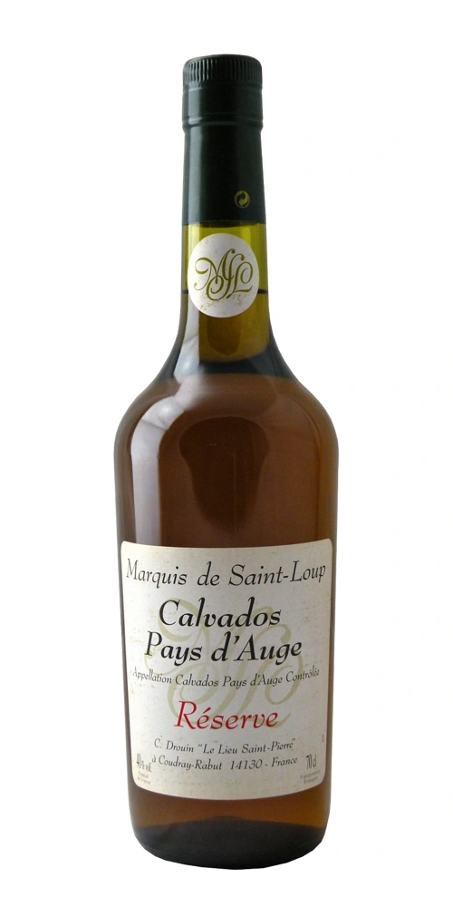 Eine Flasche Calvados Pays d'Auge Reserve von Marquis de Saint-Loup.