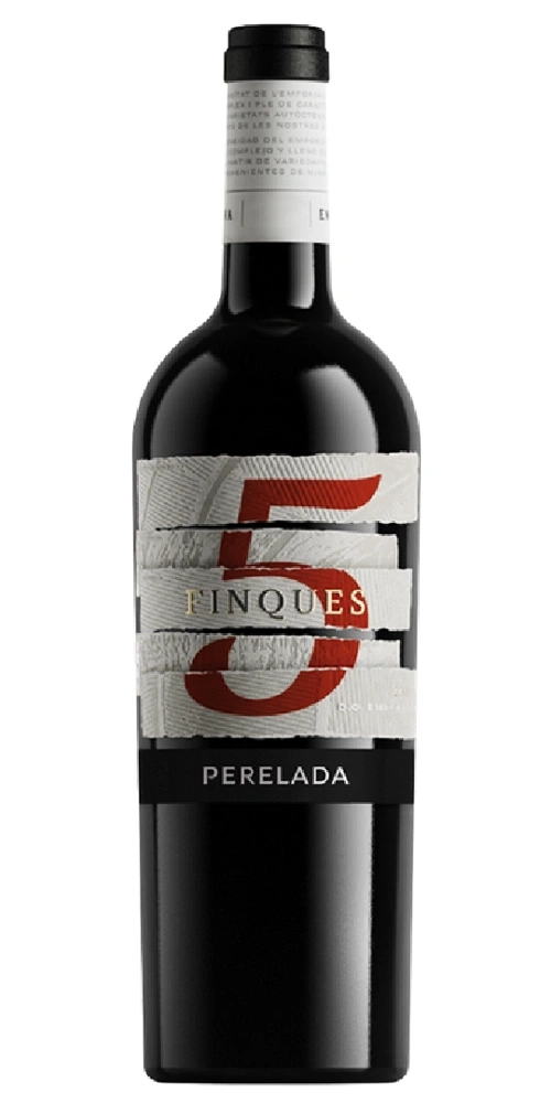 Eine schwarze Weinflasche mit dem Etikett '5 Tinques Perelada' in Rot und Weiß.