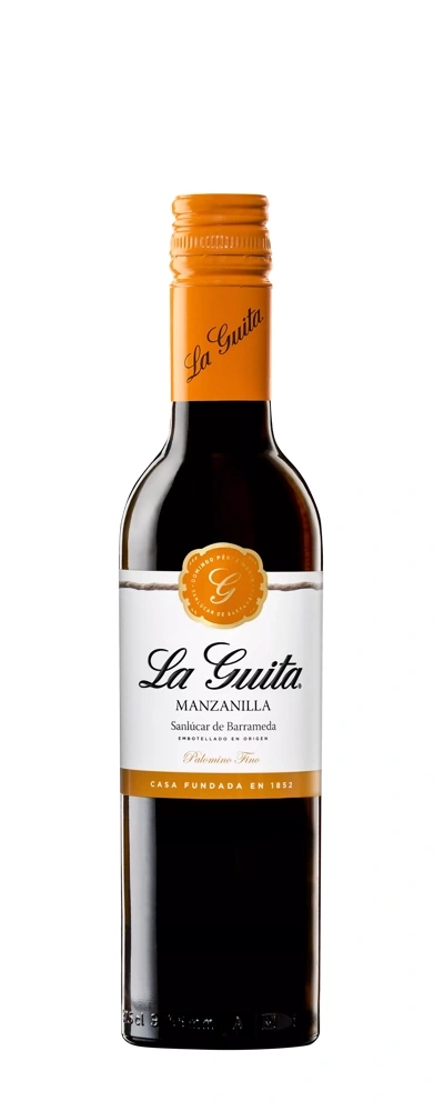 Eine Flasche La Guita Manzanilla Wein mit orangefarbenem Etikett und Verschluss.