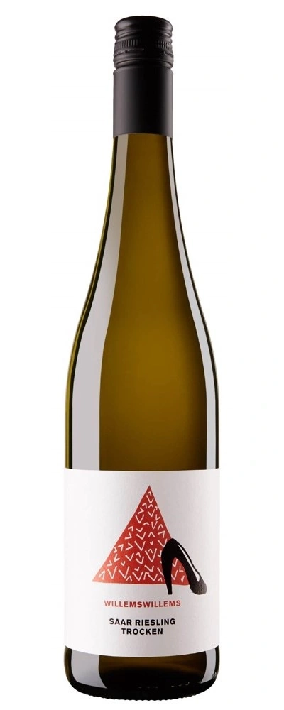 Weinflasche mit Etikett, rotem Dreieck und schwarzem Schuh. Saar Riesling Trocken.