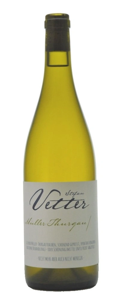 Weinflasche mit dem Etikett 'Vetter Muller Thurgau', gelbes Getränk, Korken