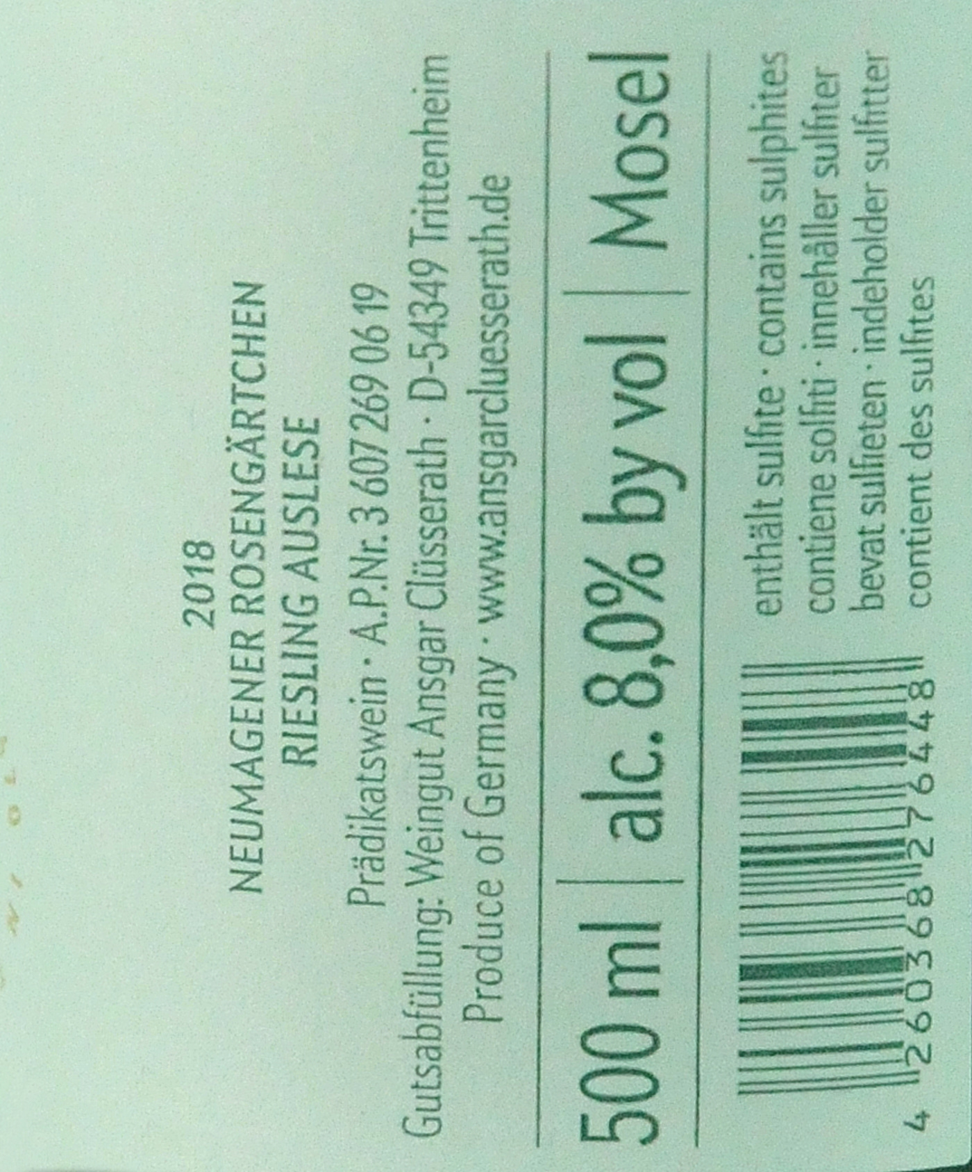 Weinlabel mit Informationen zu Wein, Jahrgang, Region und Alkoholgehalt.