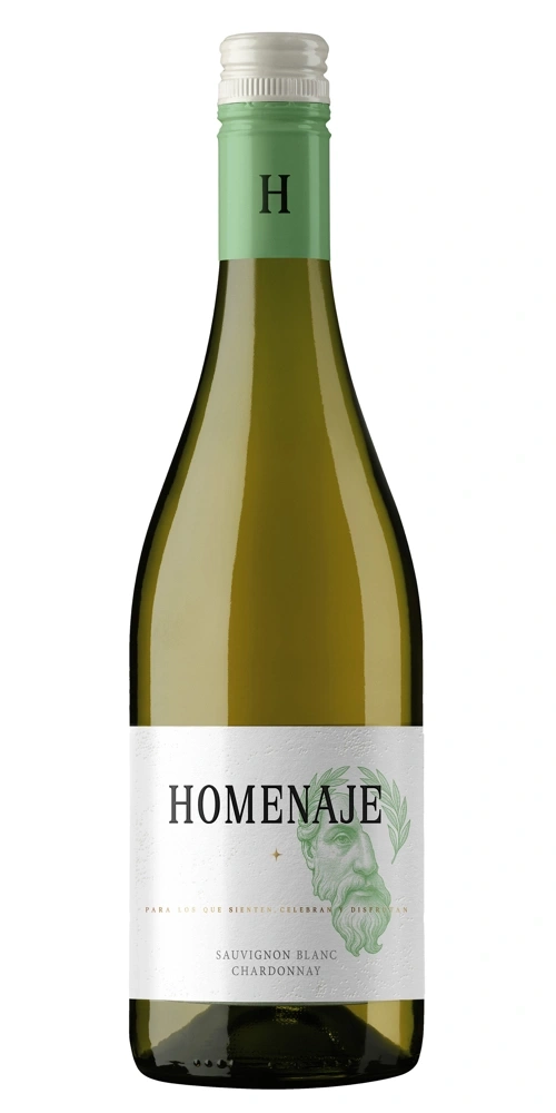 Eine Flasche Weißwein der Marke Homenaje mit der Aufschrift Sauvignon Blanc Chardonnay.