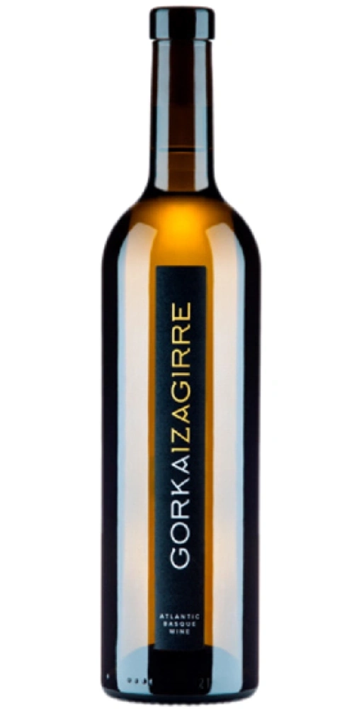 Flasche Wein mit dem Etikett "GORKAIZAGIRRE" und "ATLANTIC BASQUE WINE"