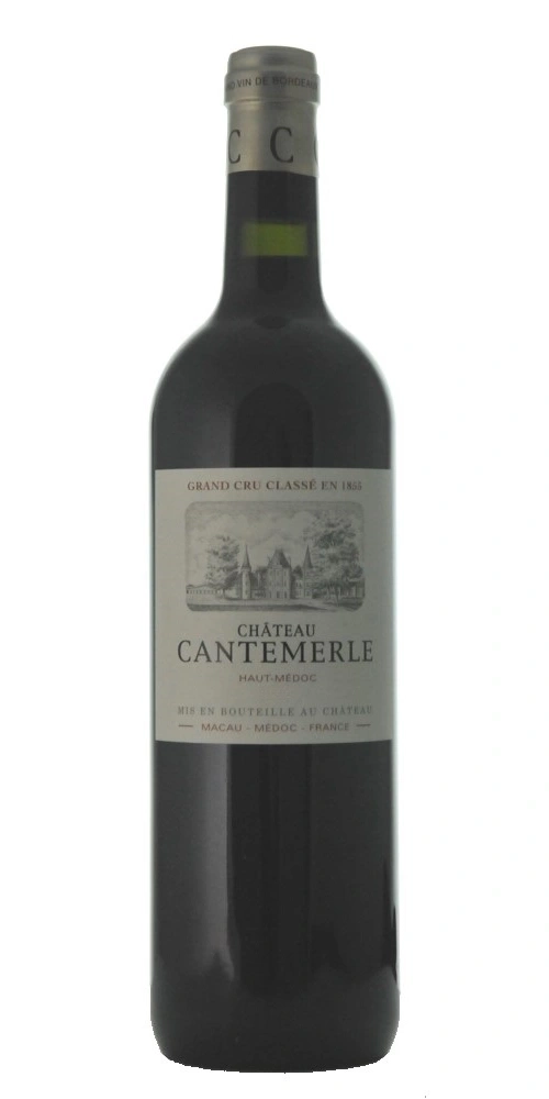 Eine Flasche Rotwein von Château Cantemerle, Haut-Médoc, Frankreich.