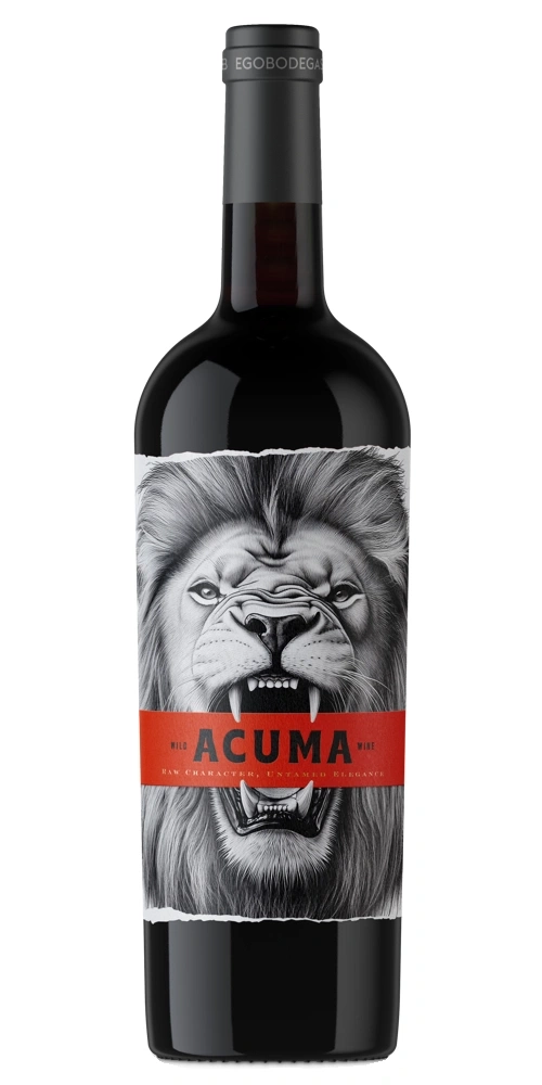 Eine Flasche Rotwein mit einem Löwenkopf-Etikett und der Aufschrift "ACUMA WINE".