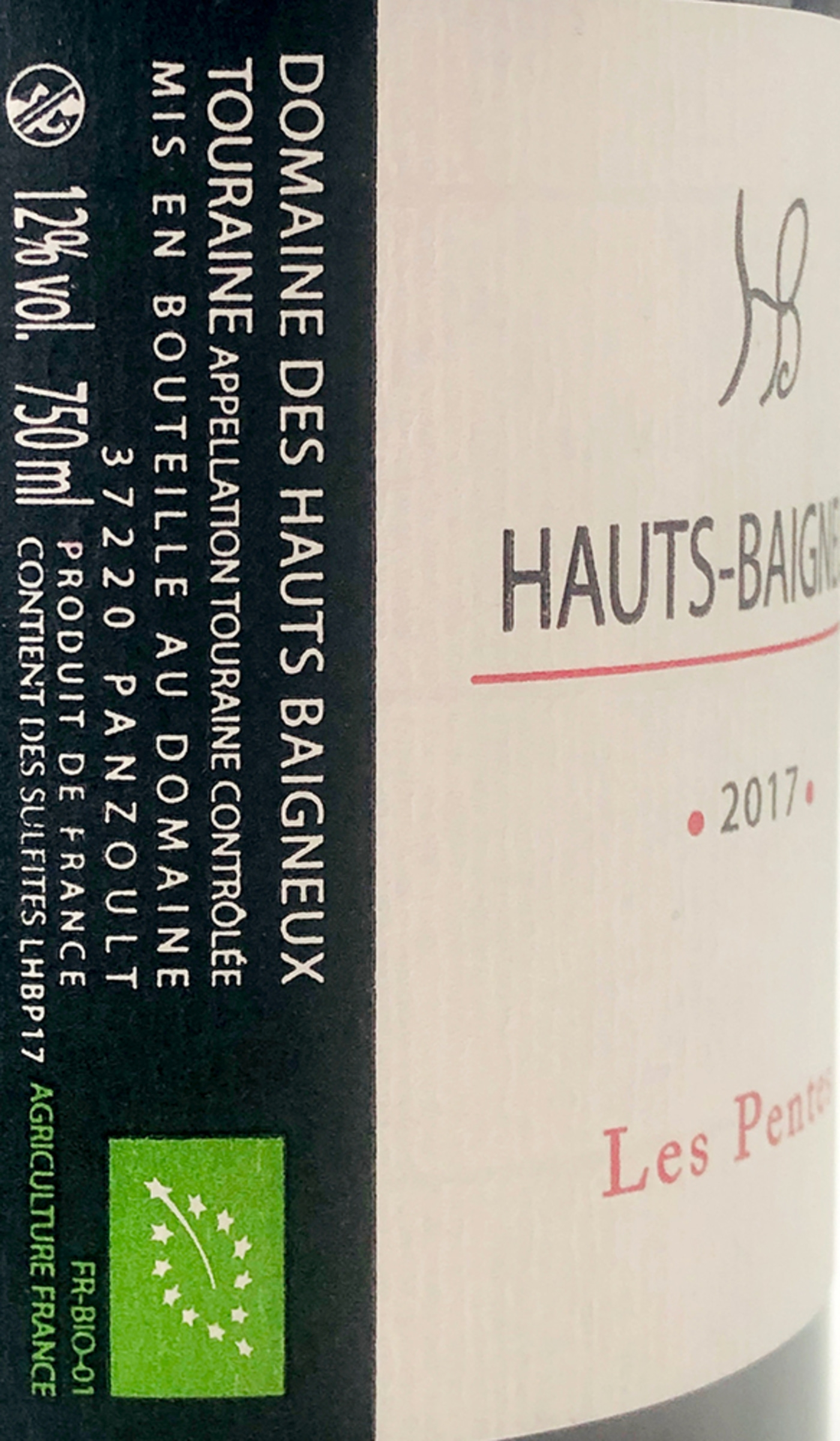 Weinflasche mit Aufschrift 'Domaine des Hauts Baigneux' und Jahrgang 2017, 12% vol., 750 ml.