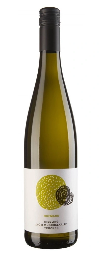 Weinflasche mit Etikett, das einen gelben Kreis und eine Spirale zeigt.