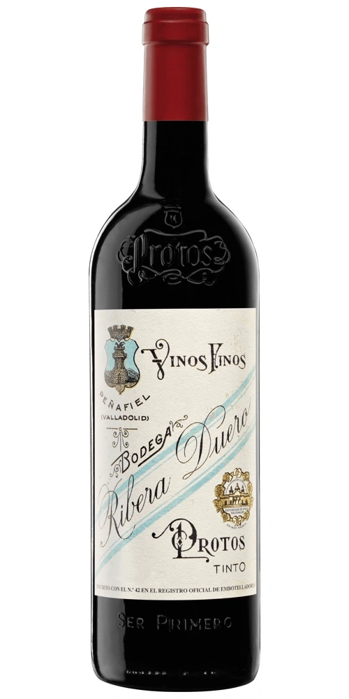 Eine Flasche Rotwein mit dem Etikett Protos "Ser Primero" Tinto, Ribera Duero.