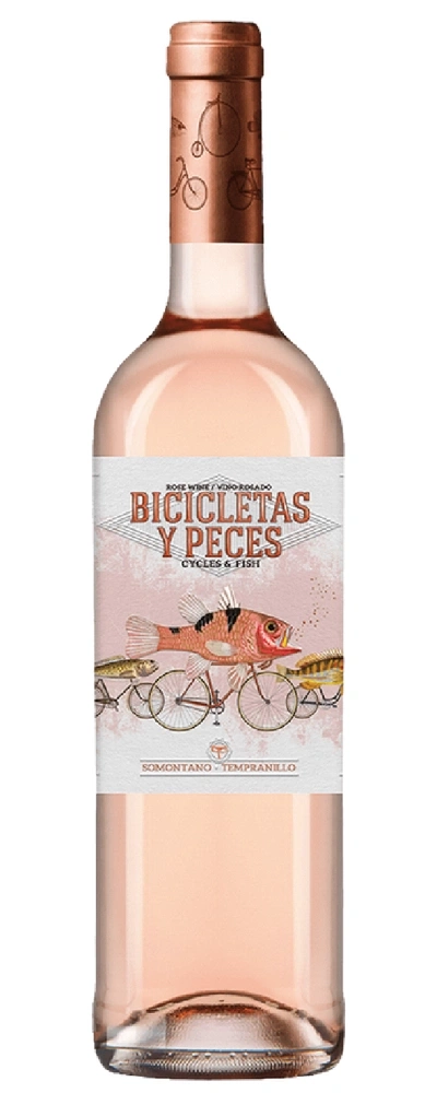 Eine Flasche Roséwein mit dem Etikett 'Bicicletas y Peces' und einem Fisch auf einem Fahrrad.