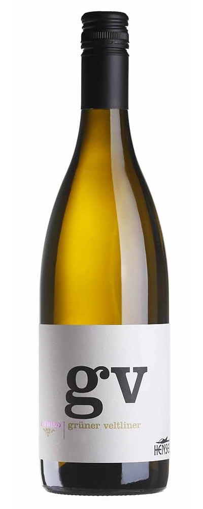 Weinflasche mit weißem Etikett, GV-Logo und 'grüner veltliner' Schriftzug.