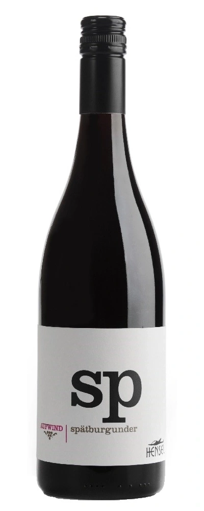 Wein-Flasche mit weißem Etikett, Aufschrift 'spätburgunder' und 'HENSEL'
